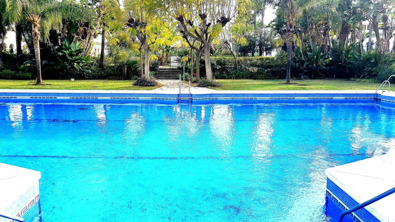 Apartamento con vistas al Campo de Golf y Piscina Apartamento Fuengirola Exterior foto